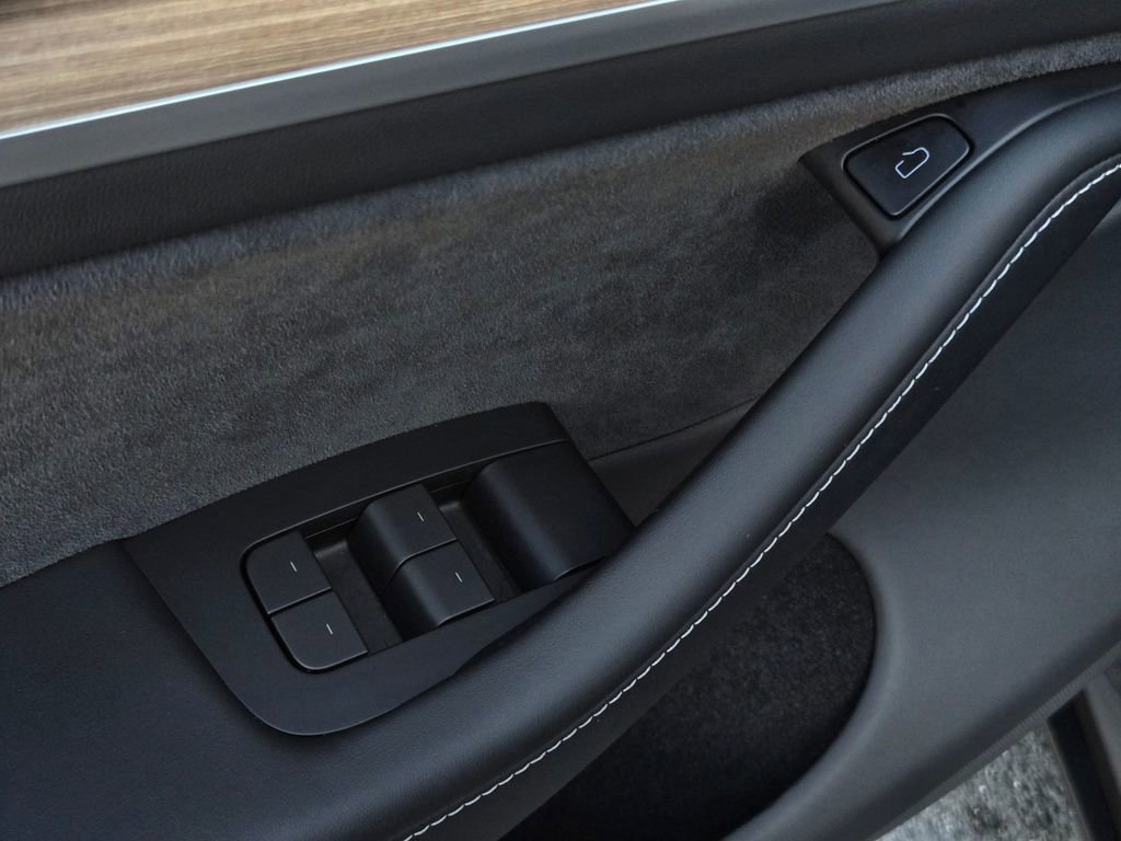 Used 2023 Tesla Model Y Long Range image 11
