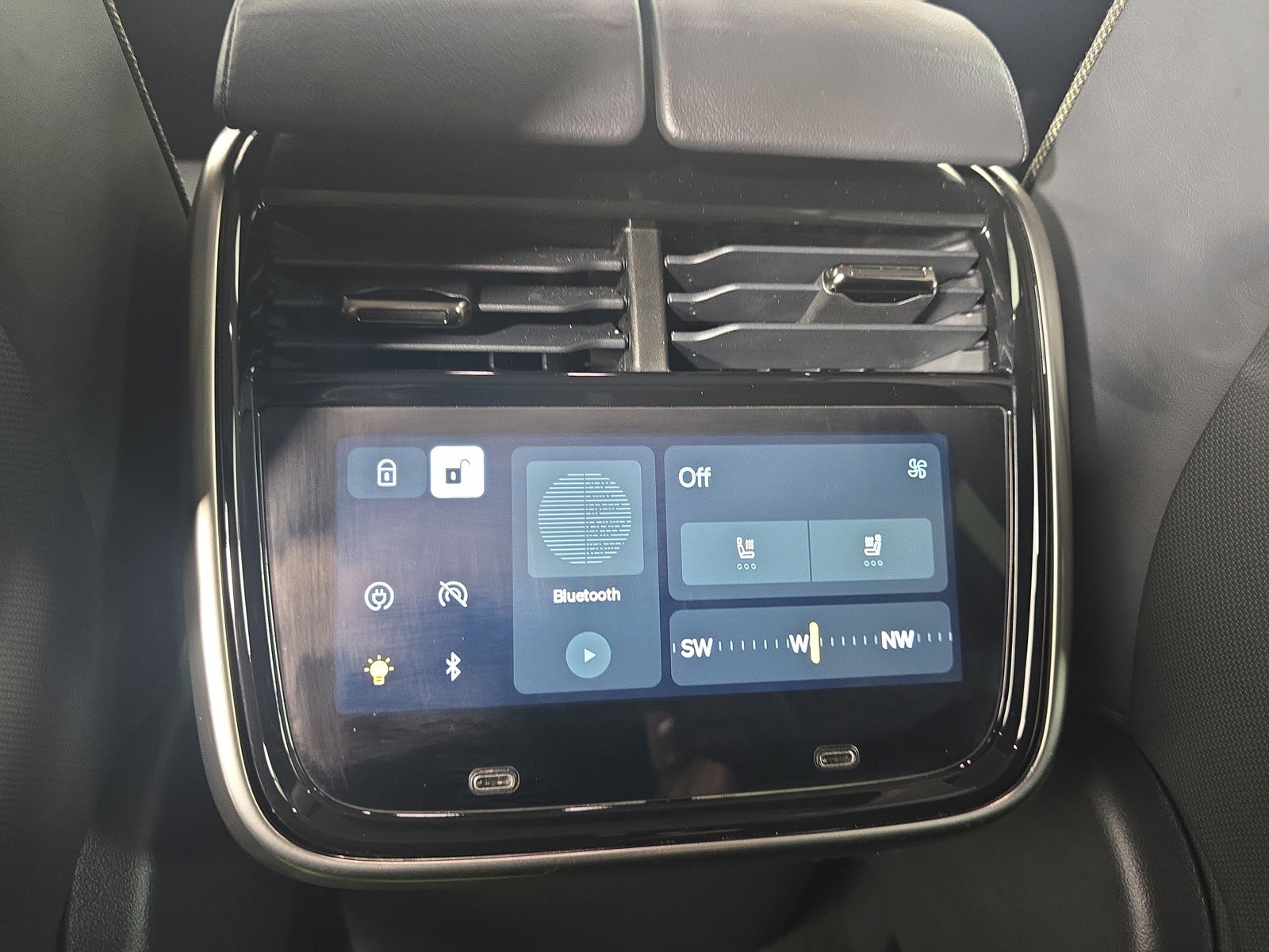 Used 2024 Rivian R1S Adventure AWD/4WD image 30