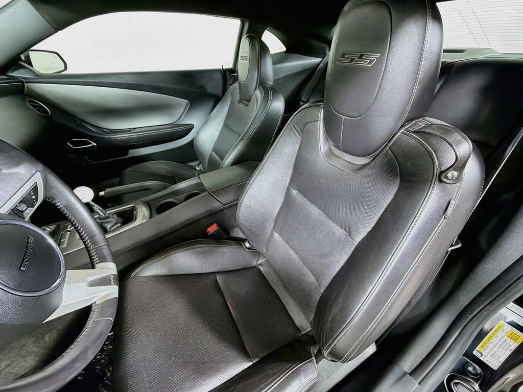 Used 2010 Chevrolet Camaro SS RWD image 12