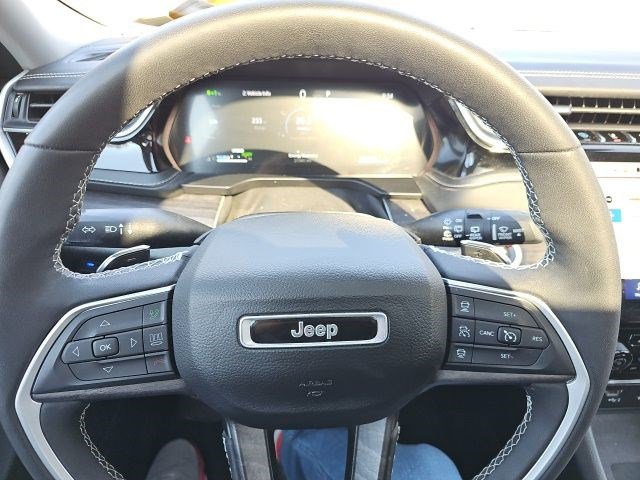 Used 2022 Jeep Grand Cherokee Limited 4xe w/ Luxury Tech Group II AWD/4WD image 21