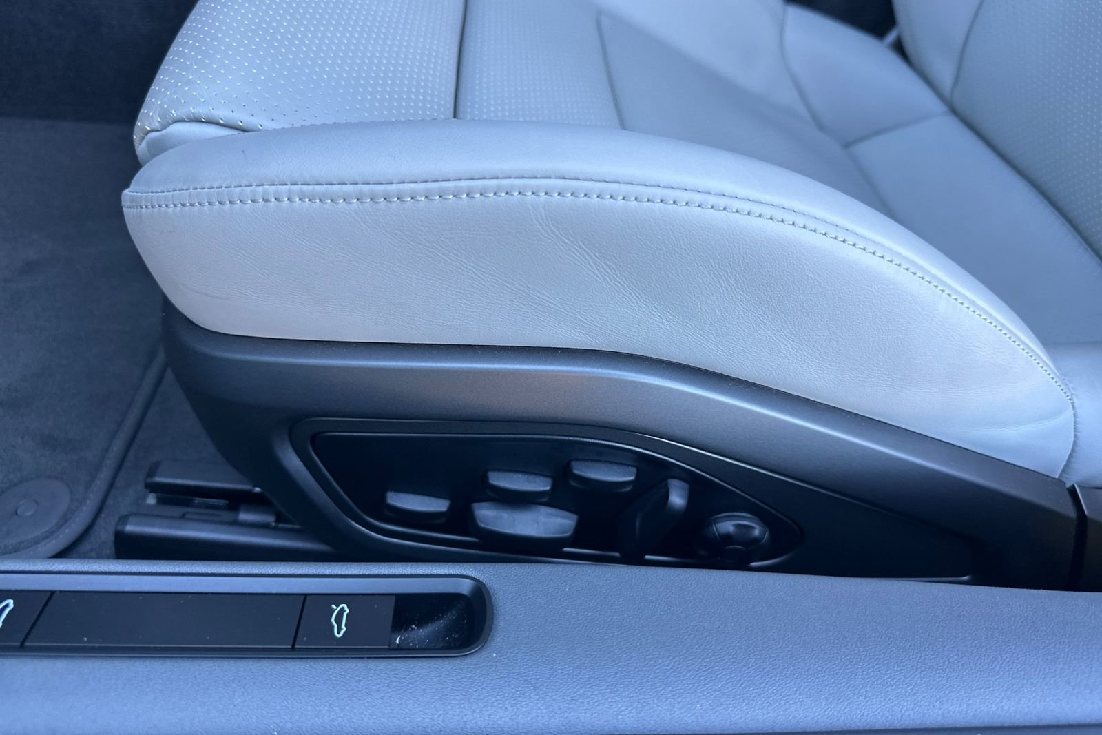 Used 2022 Porsche 911 Turbo S image 14