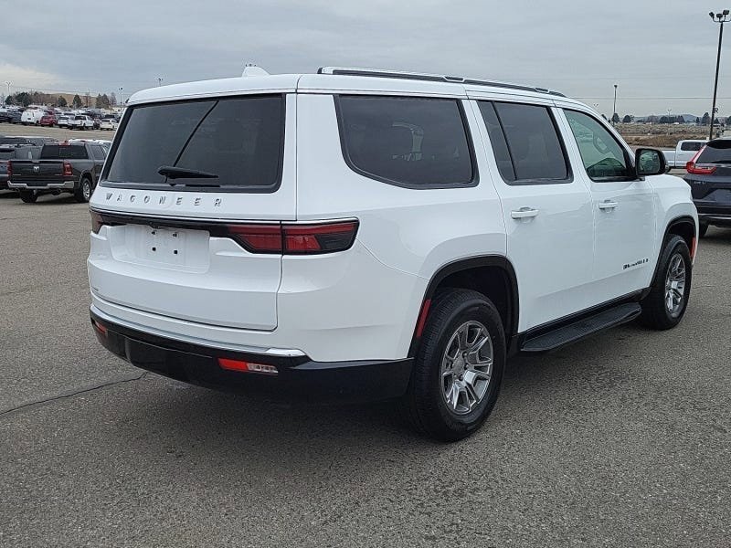 Used 2023 Jeep Wagoneer 4WD w/ HD Trailer Tow Package image 4