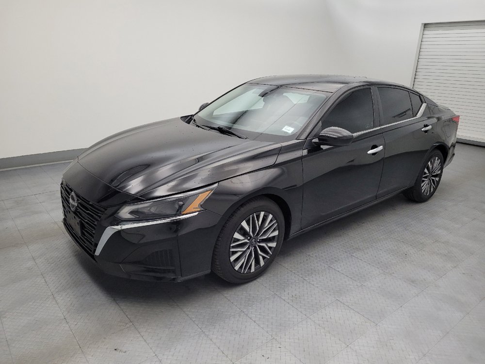 Used 2023 Nissan Altima 2.5 SV FWD image 2