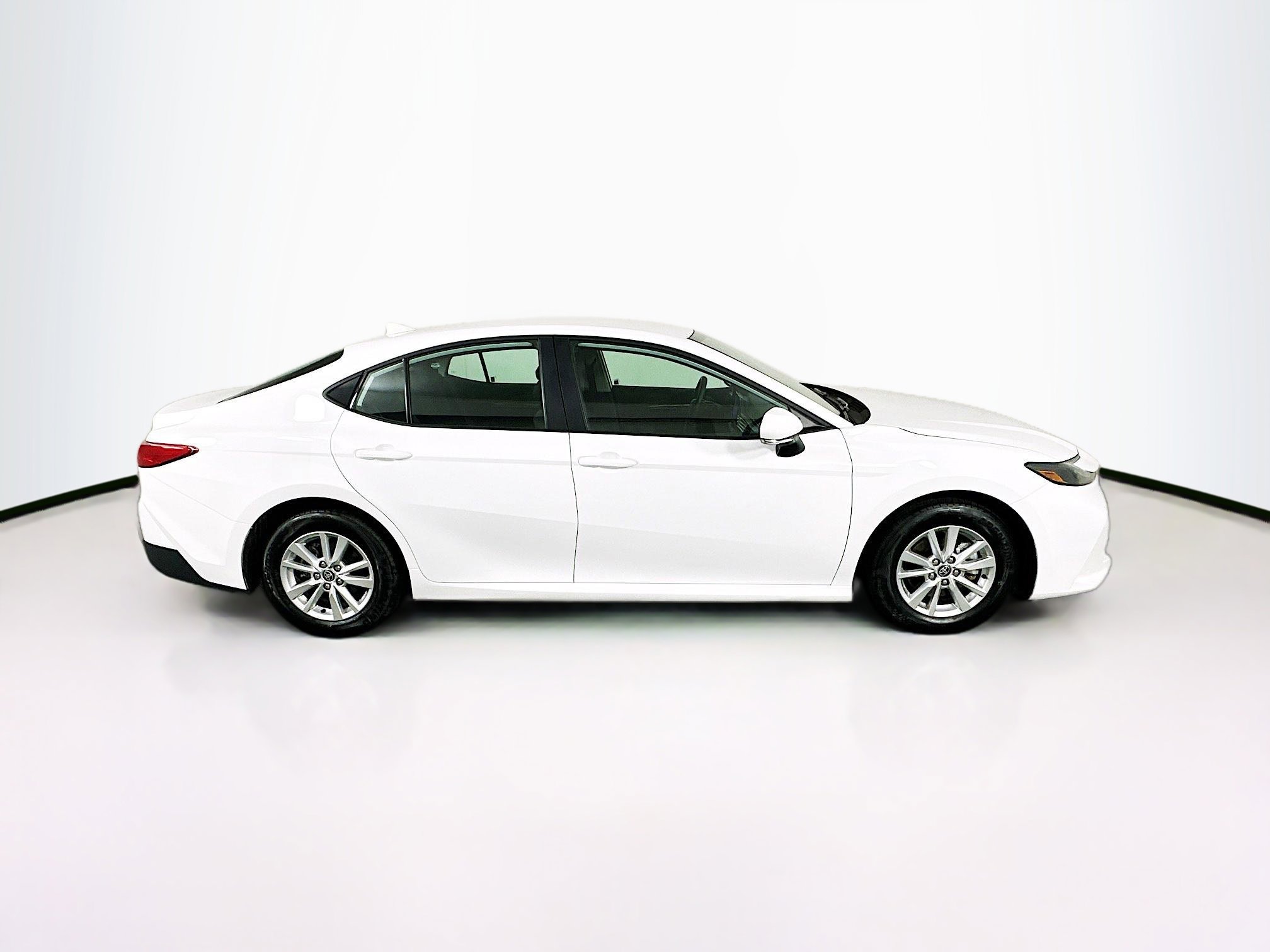 Used 2025 Toyota Camry LE image 10