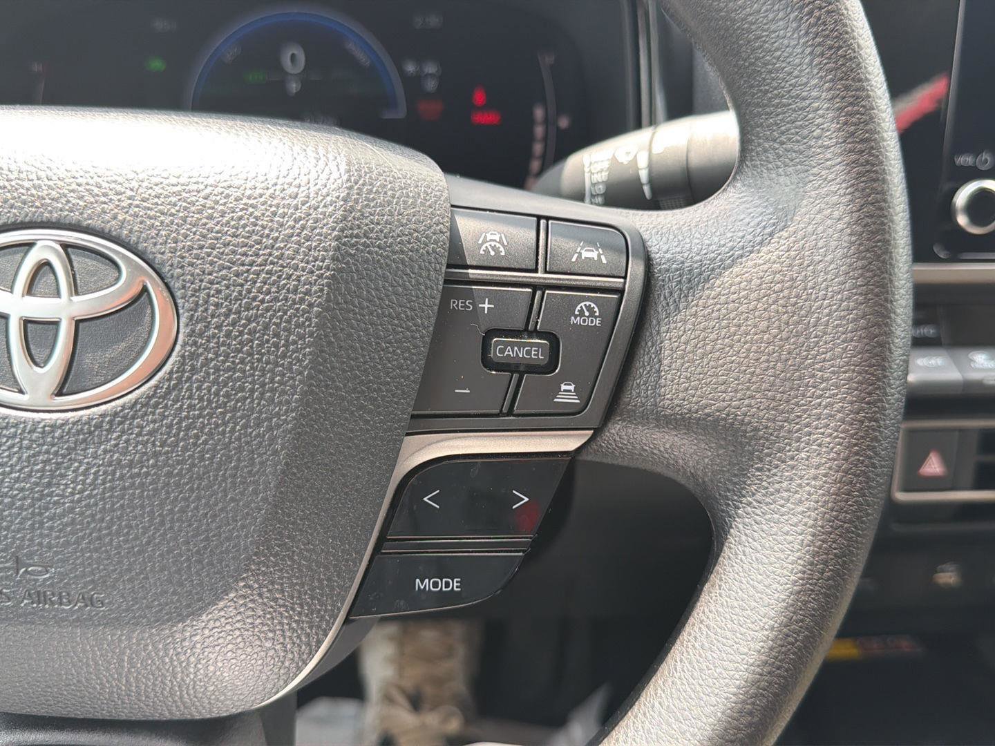 Used 2025 Toyota Camry LE w/ Convenience Package FWD image 17