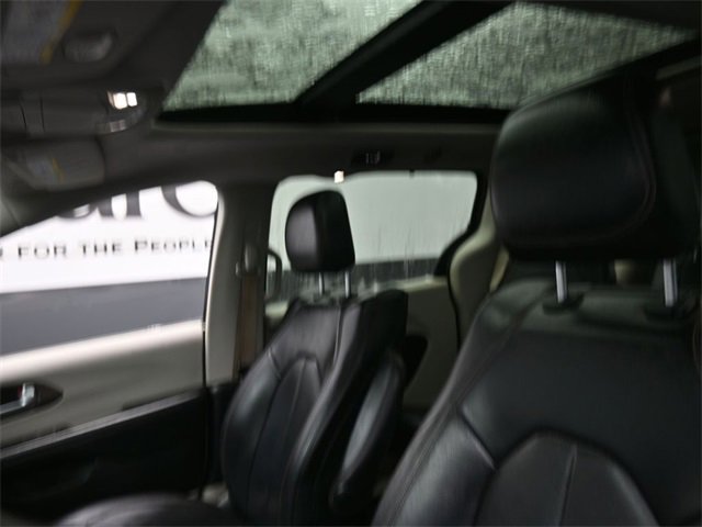 Used 2018 Chrysler Pacifica Touring-L Plus w/ Tire & Wheel Group image 17