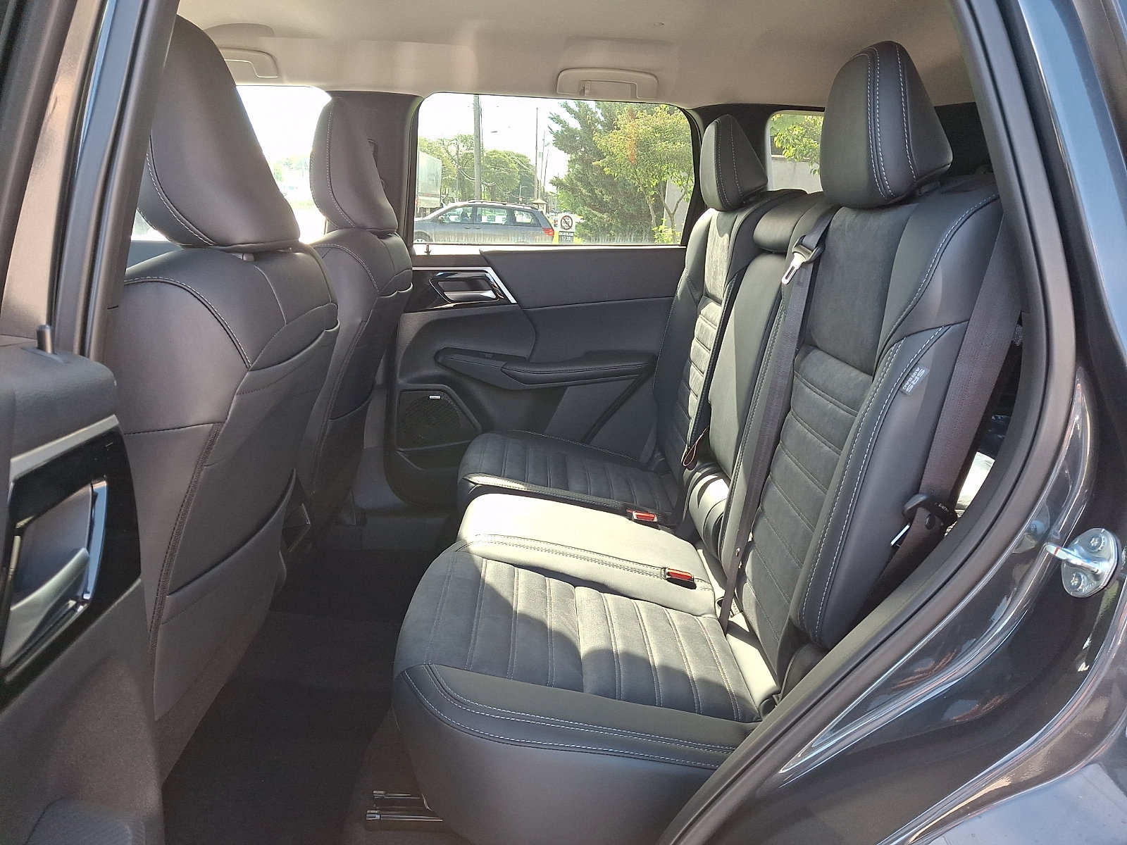 New 2026 Mitsubishi Outlander SE AWD/4WD image 9