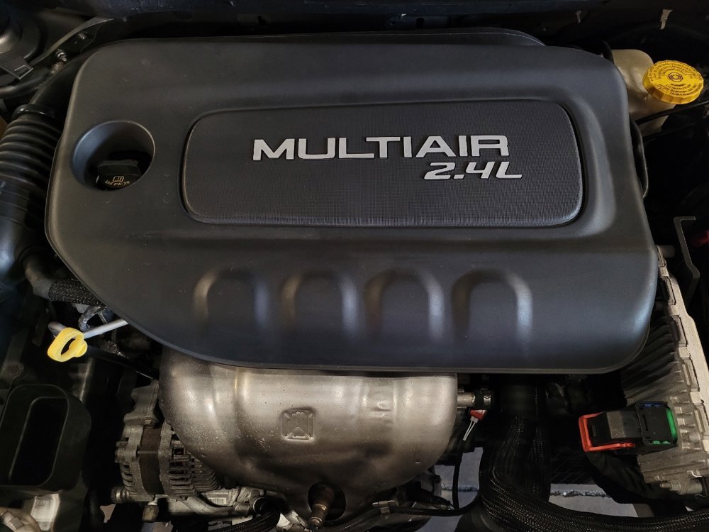 Used 2015 Jeep Cherokee Sport FWD image 30