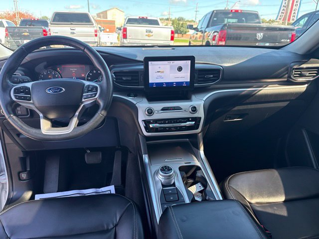 Used 2021 Ford Explorer XLT w/ Equipment Group 202A AWD/4WD image 17