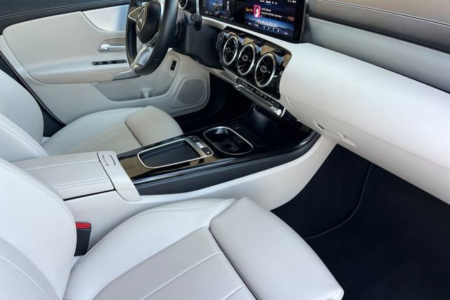 Used 2025 Mercedes-Benz CLA 250 image 17