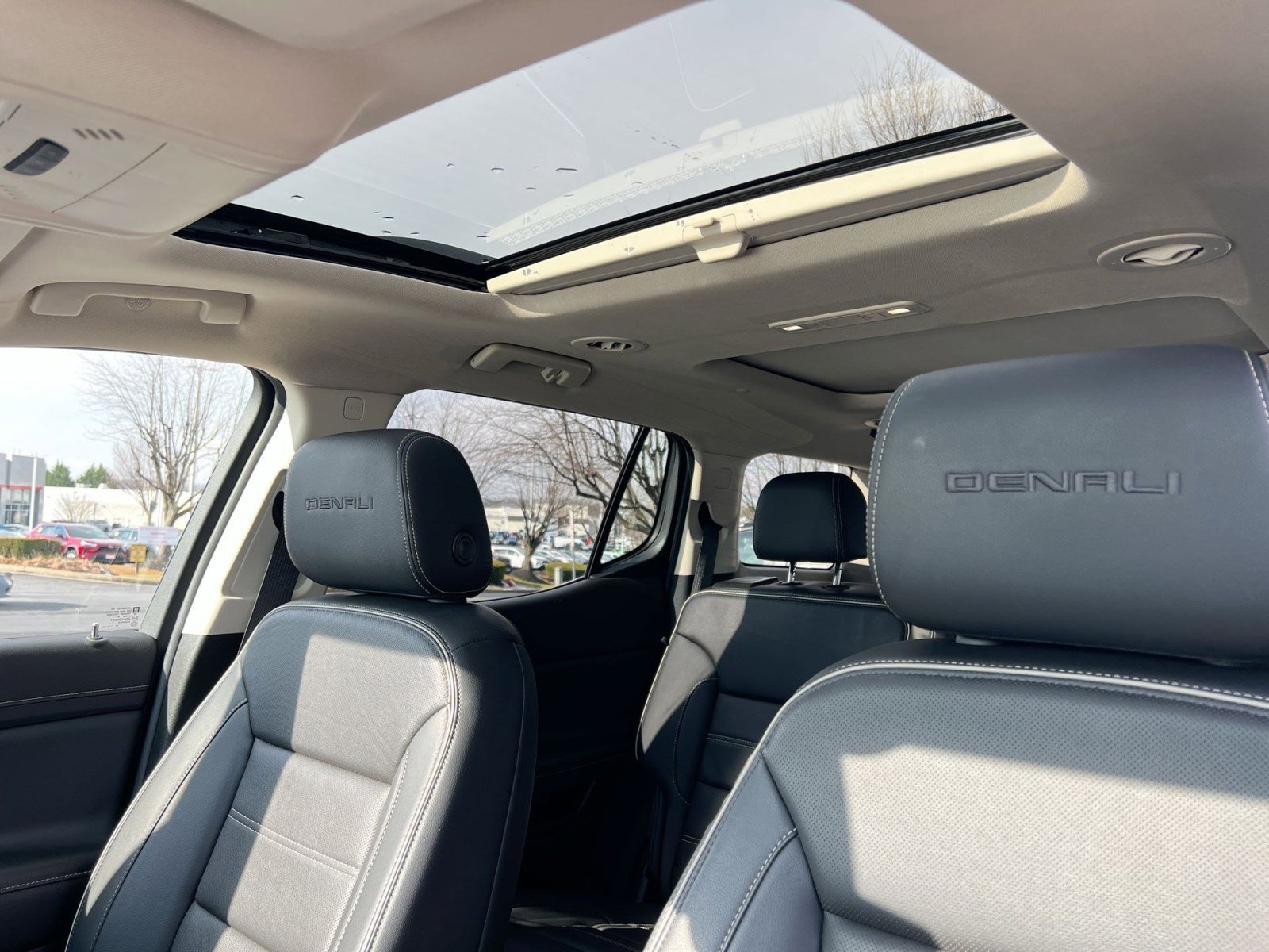 Used 2023 GMC Acadia Denali w/ Denali Technology Package image 22