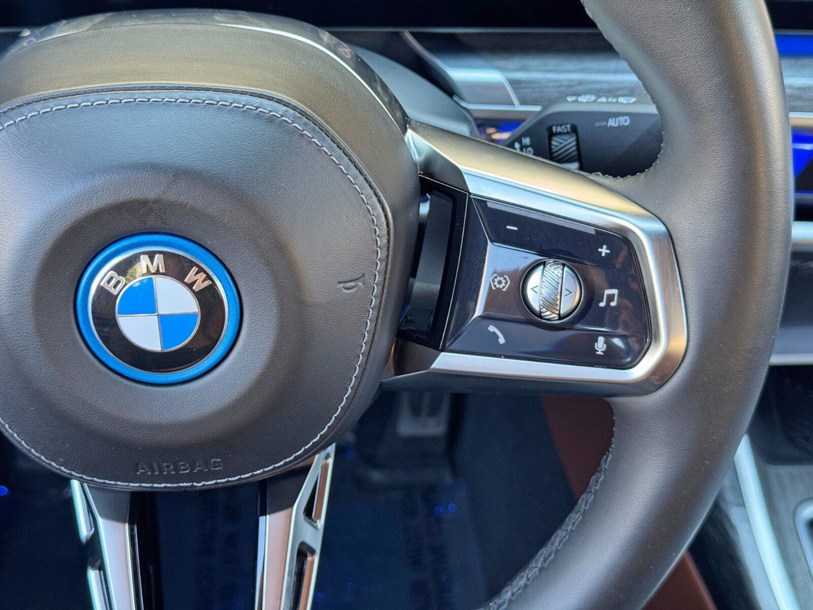 Used 2024 BMW i7 xDrive60 AWD/4WD image 23
