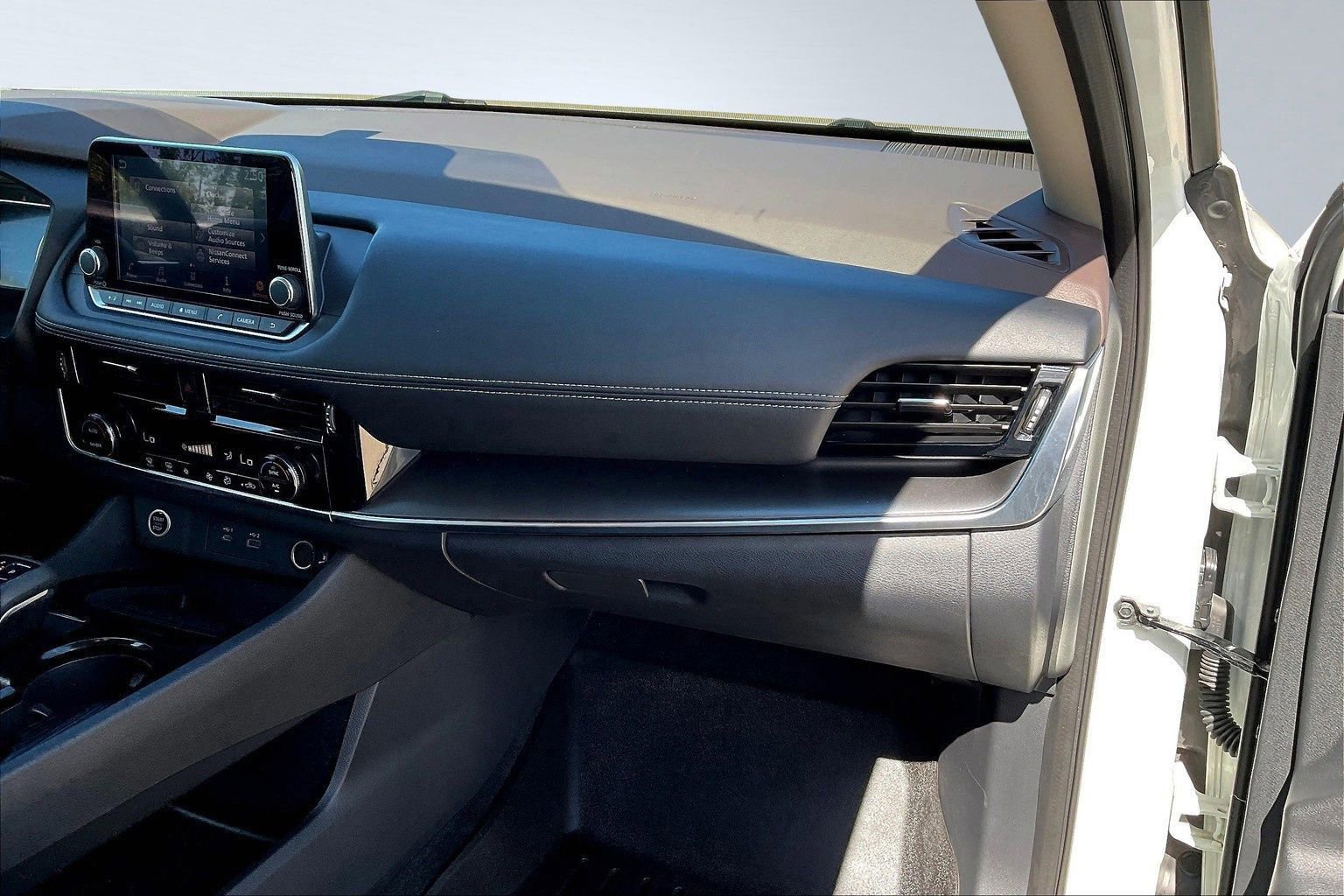 Certified 2022 Nissan Rogue SV image 24