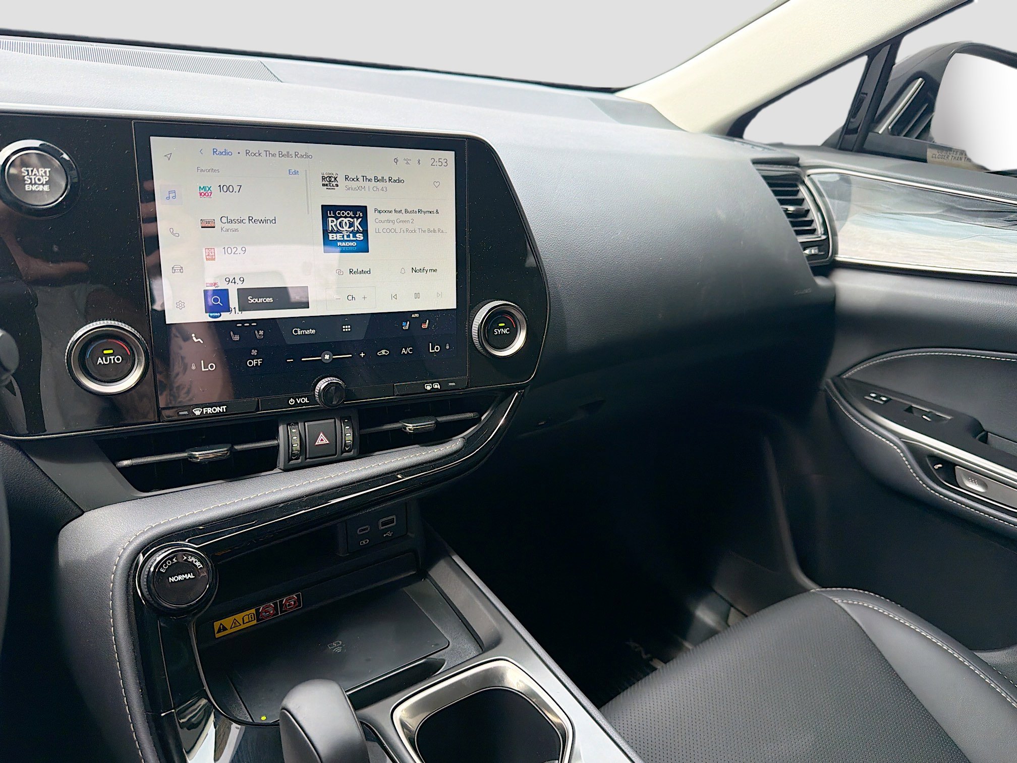 Used 2025 Lexus NX 250 FWD w/ Accessory Package (2T) image 31