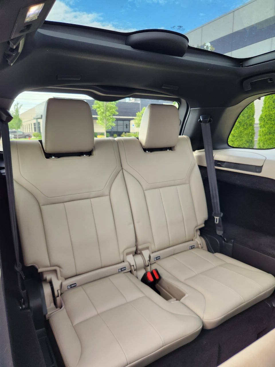 Used 2020 Land Rover Discovery HSE AWD/4WD image 11