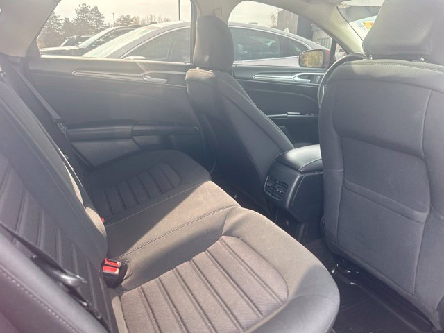 Used 2020 Ford Fusion SE FWD image 8
