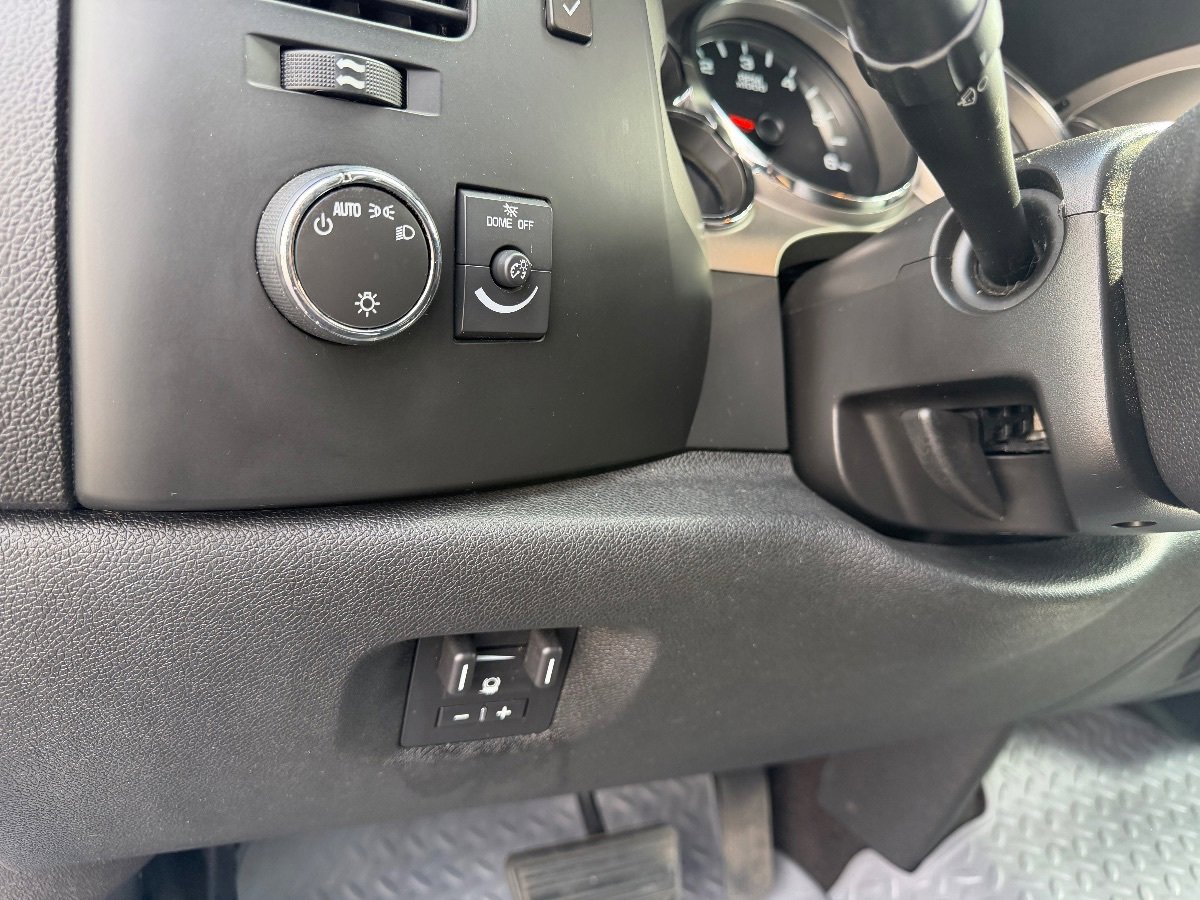 Used 2010 Chevrolet Silverado 2500 LT w/ Interior Plus Package AWD/4WD image 14