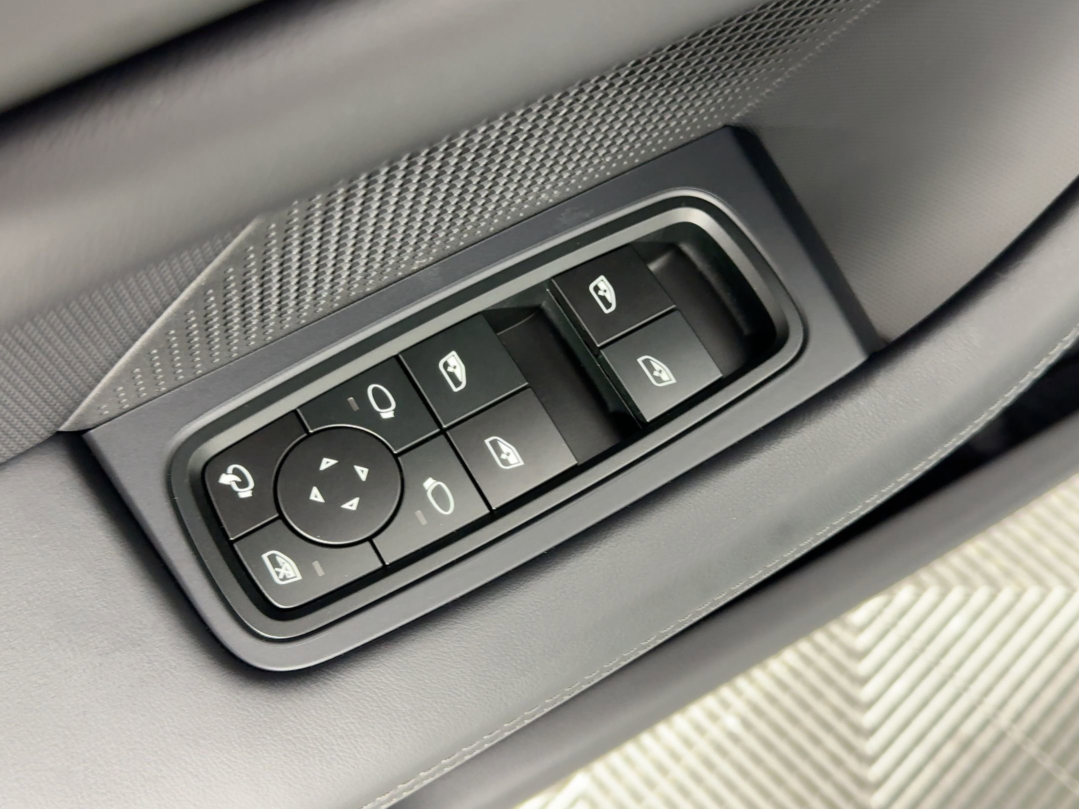 New 2026 Porsche Taycan image 13