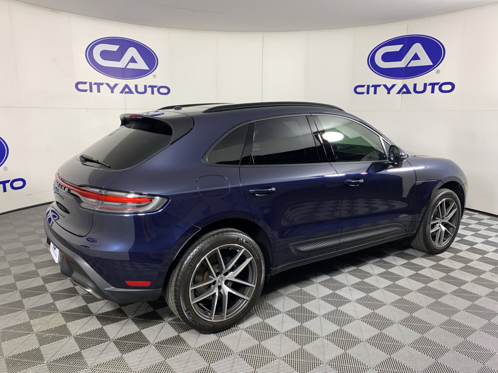 Used 2023 Porsche Macan AWD/4WD image 3