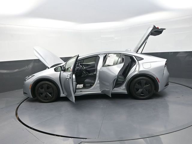 Used 2024 Toyota Prius LE image 30