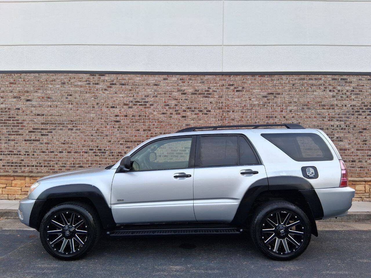 Used 2005 Toyota 4Runner SR5 RWD image 2