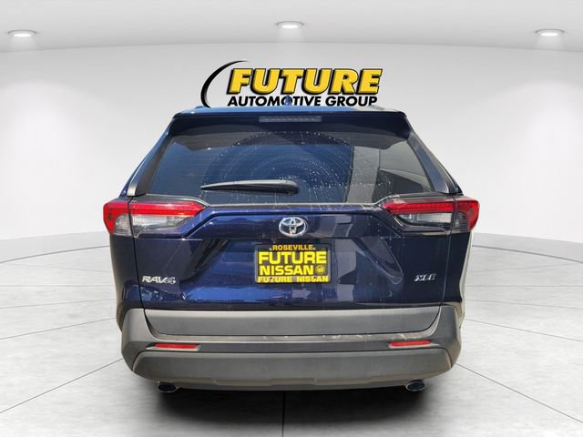 Used 2020 Toyota RAV4 XLE Premium image 4