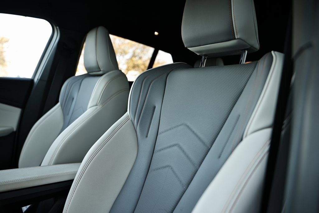 Certified 2025 BMW X2 xDrive28i w/ Technology Package image 23