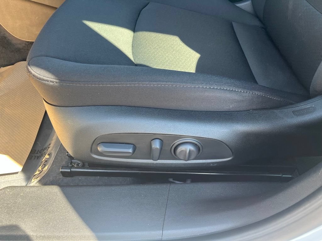 Certified 2025 Chevrolet Malibu LT FWD image 12