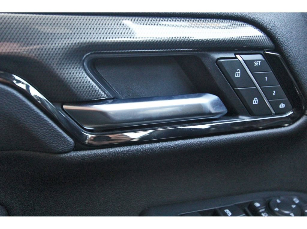 Used 2025 GMC Sierra 2500 AT4 image 18