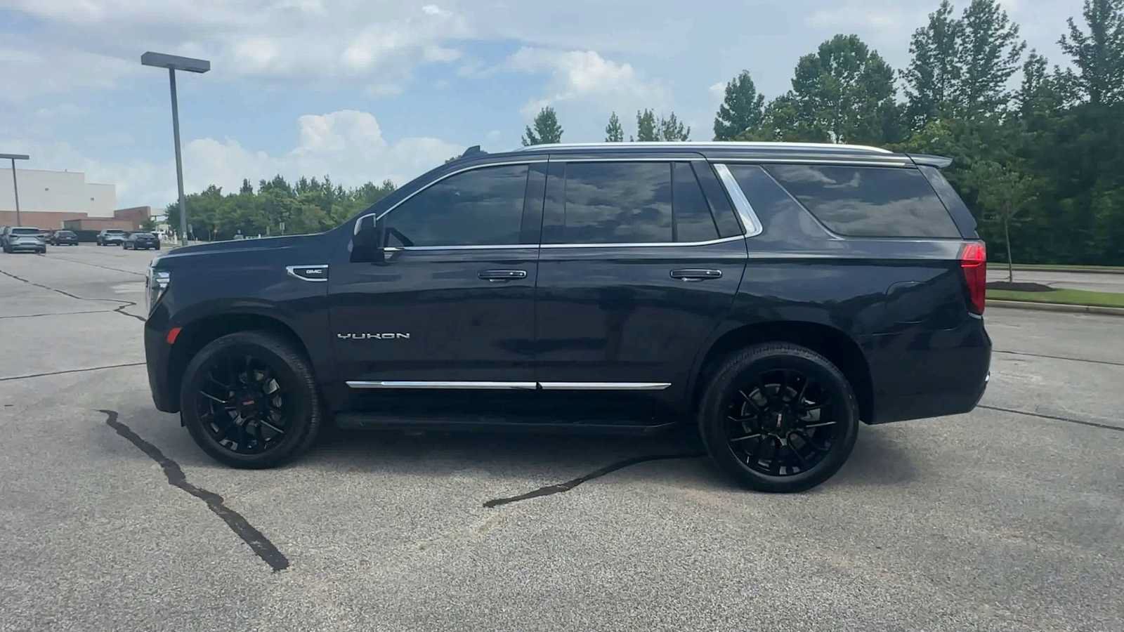 Certified 2023 GMC Yukon SLT AWD/4WD image 5