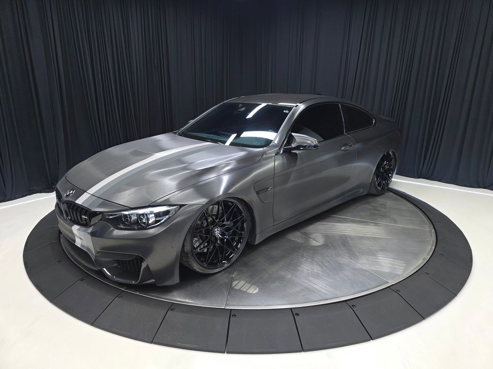 Used 2019 BMW M4 Coupe w/ Competition Package RWD image 9