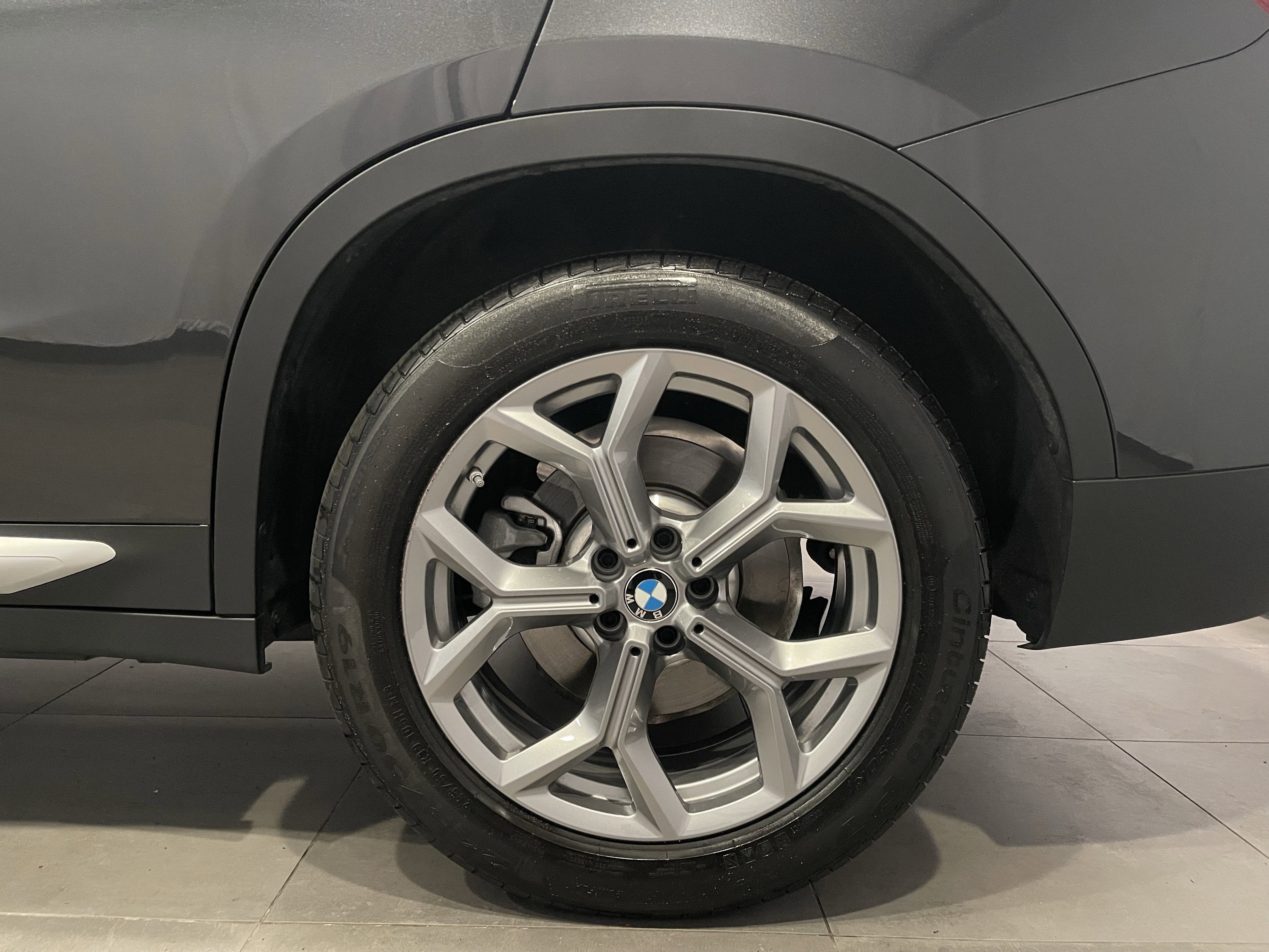 Used 2025 BMW X4 xDrive30i w/ Premium Package AWD/4WD image 8