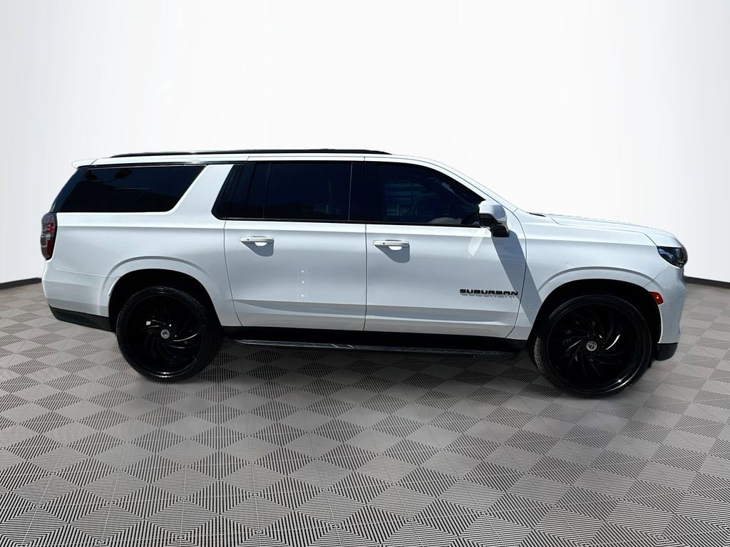 Used 2022 Chevrolet Suburban RST w/ Luxury Package AWD/4WD image 5