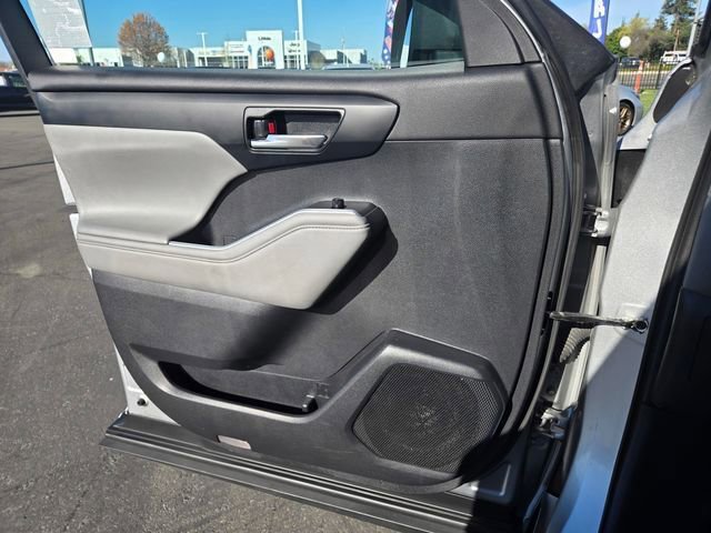 Used 2021 Toyota Highlander XLE image 20