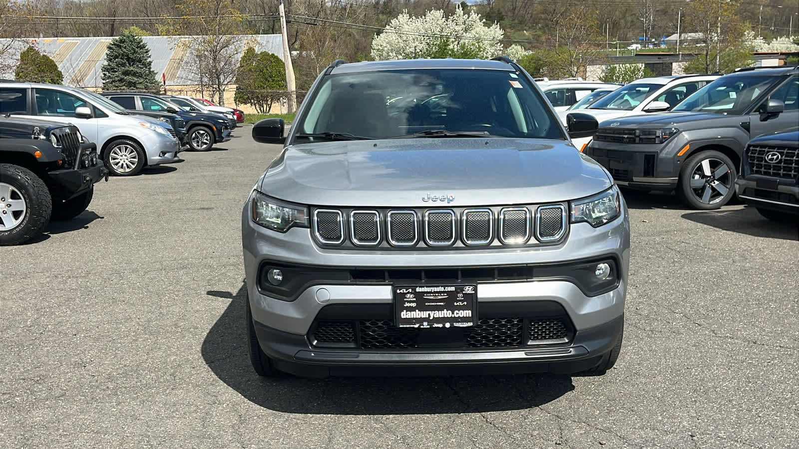 Used 2022 Jeep Compass Latitude AWD/4WD image 3