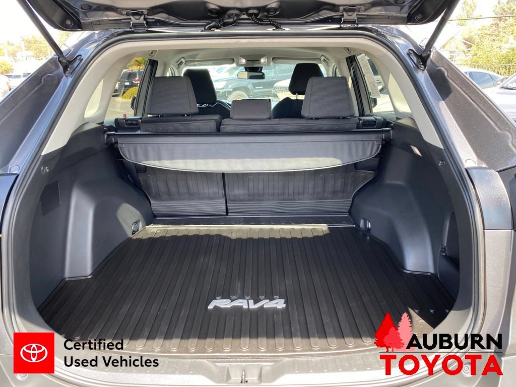 Certified 2022 Toyota RAV4 LE AWD/4WD image 12