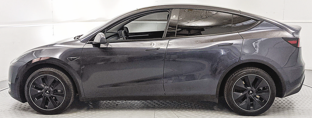 Used 2024 Tesla Model Y Long Range AWD/4WD image 5