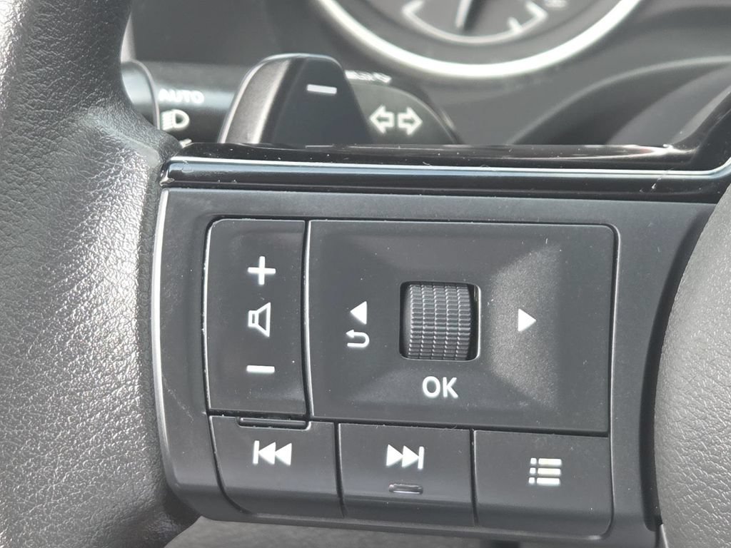 Used 2023 Nissan Rogue SV AWD/4WD image 31