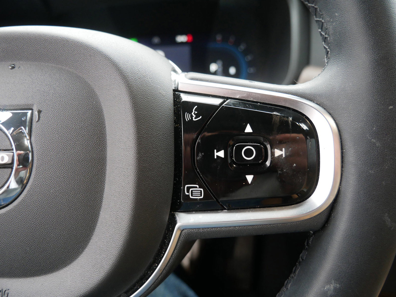 Certified 2024 Volvo V90 B6 Cross Country Ultimate w/ Protection Package Premier image 16