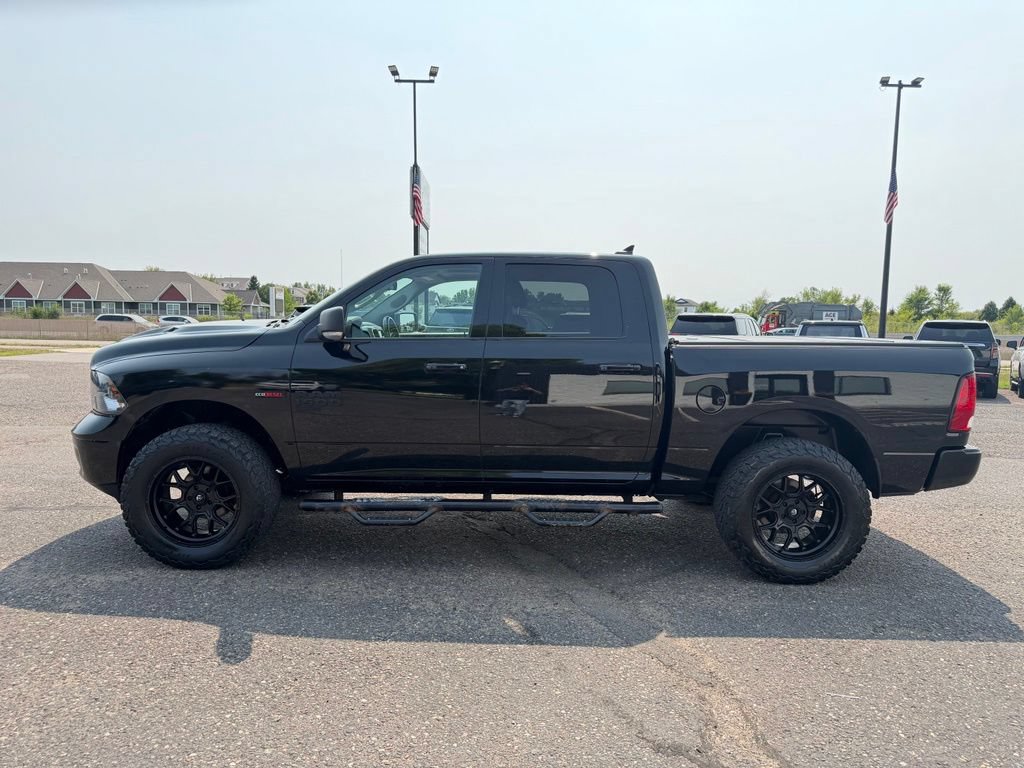 Used 2019 RAM 1500 Classic SLT w/ Black Appearance Group AWD/4WD image 10