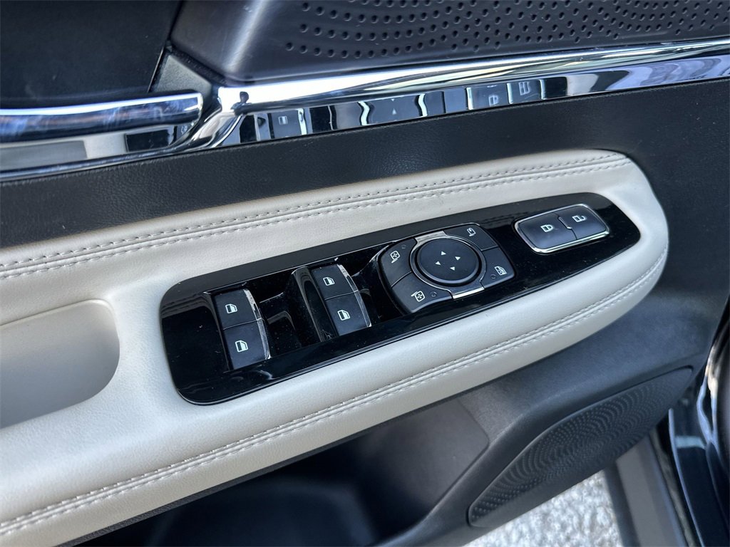 Used 2025 Lincoln Corsair FWD w/ Equipment Group 101A image 13