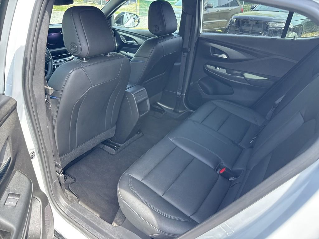 Used 2025 Buick Envista Sport Touring image 10
