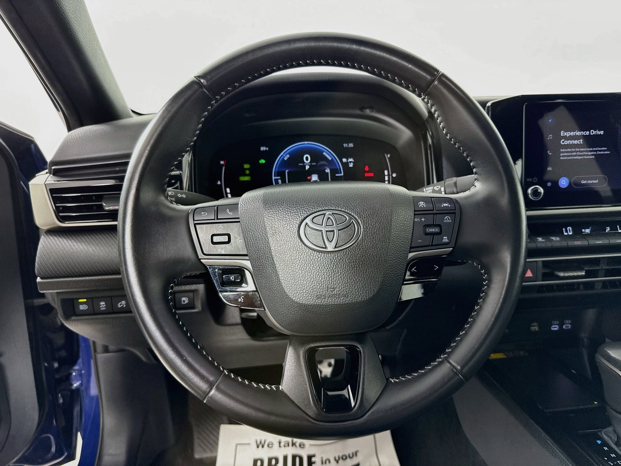 Used 2025 Toyota Camry SE FWD image 12