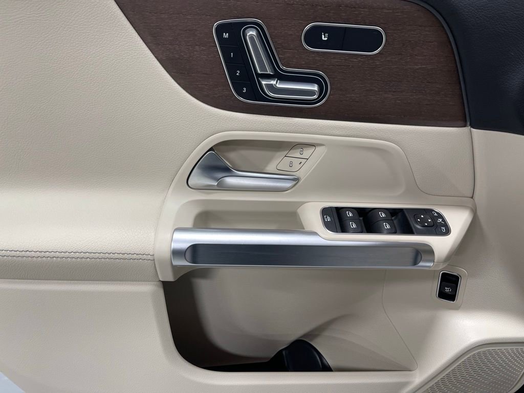 Certified 2023 Mercedes-Benz GLB 250 4MATIC image 18