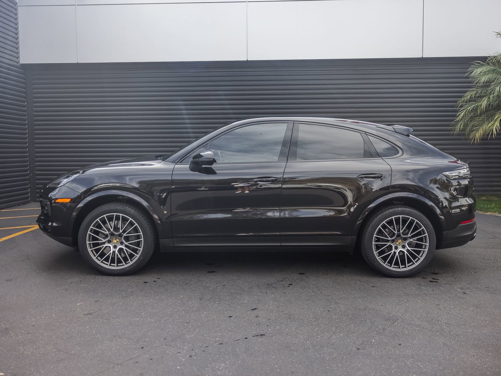 Certified 2023 Porsche Cayenne S image 2