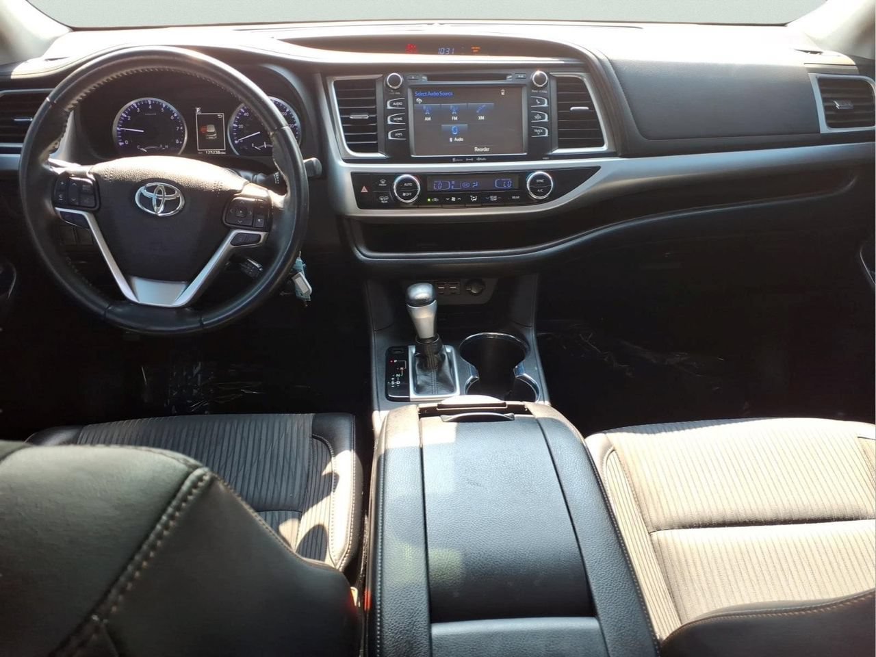 Used 2019 Toyota Highlander Plus FWD image 15