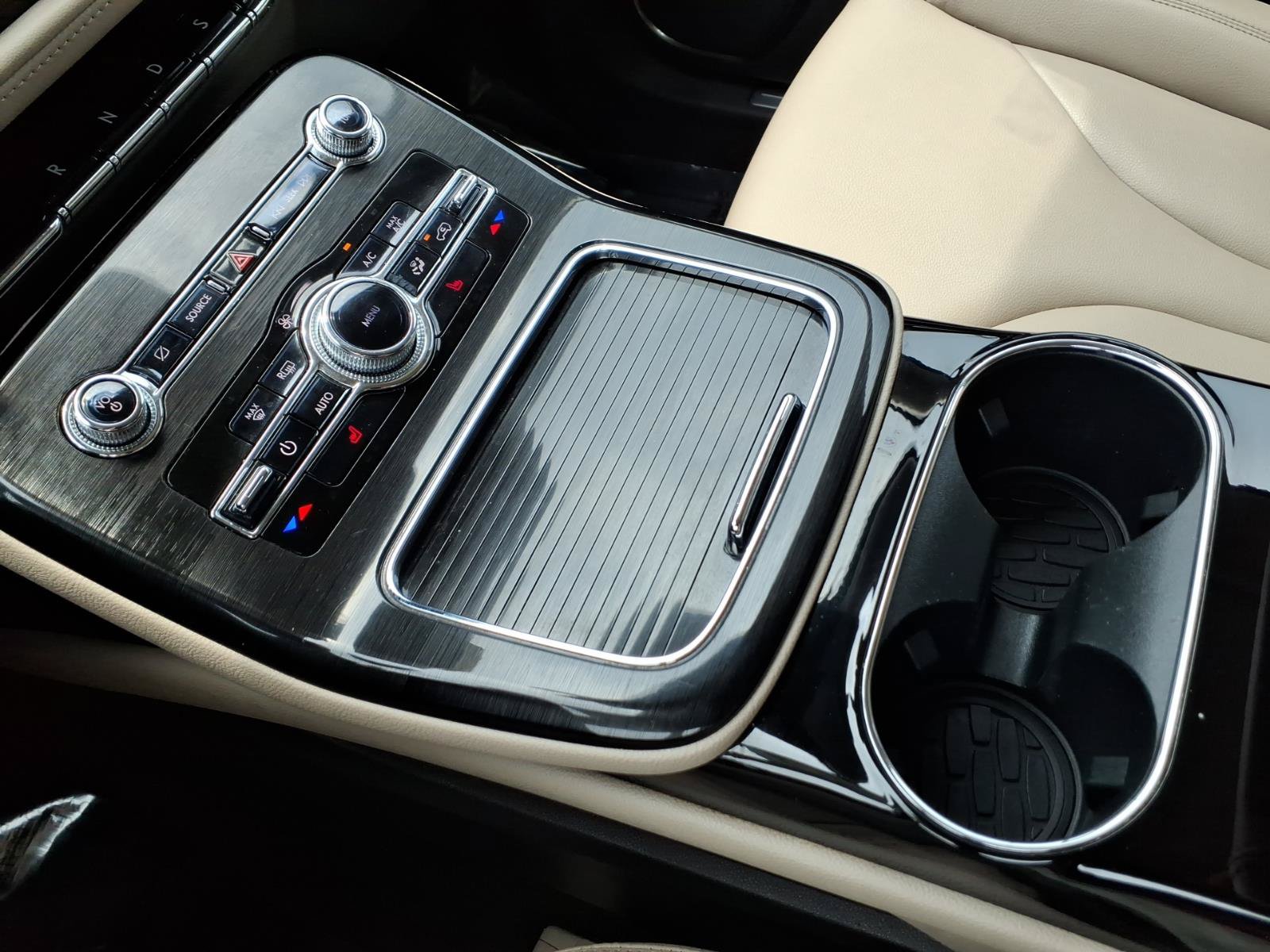 Used 2023 Lincoln Nautilus AWD w/ Premium Package image 18