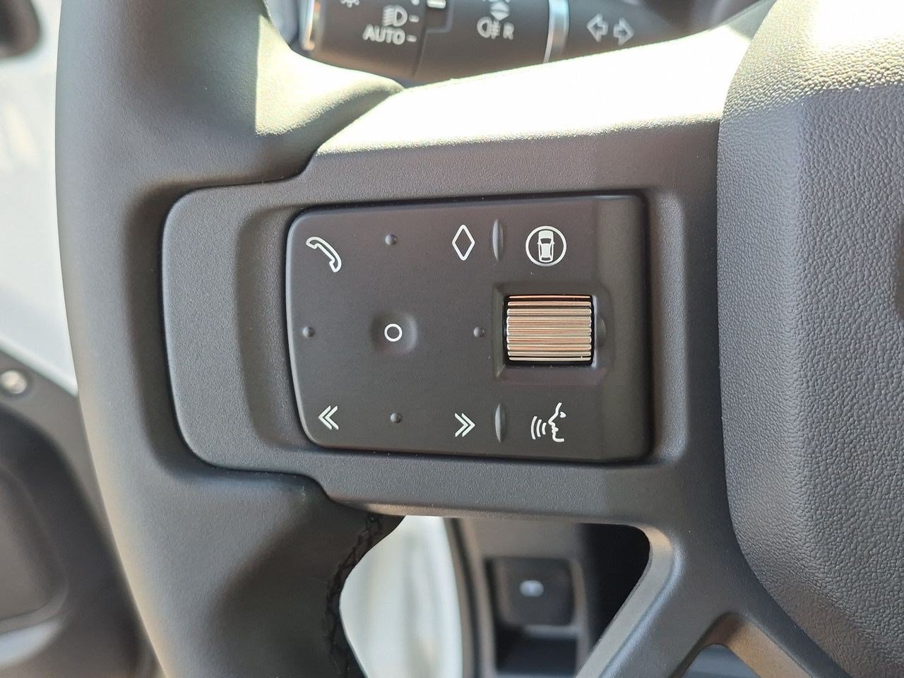 New 2026 Land Rover Defender 110 X-Dynamic SE AWD/4WD image 11