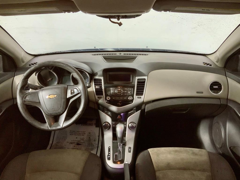 Used 2013 Chevrolet Cruze LS image 14