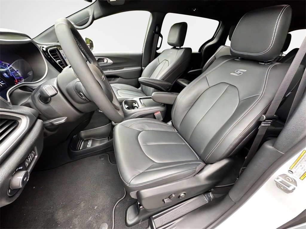 New 2022 Chrysler Pacifica Touring-L w/ S Appearance Package image 19